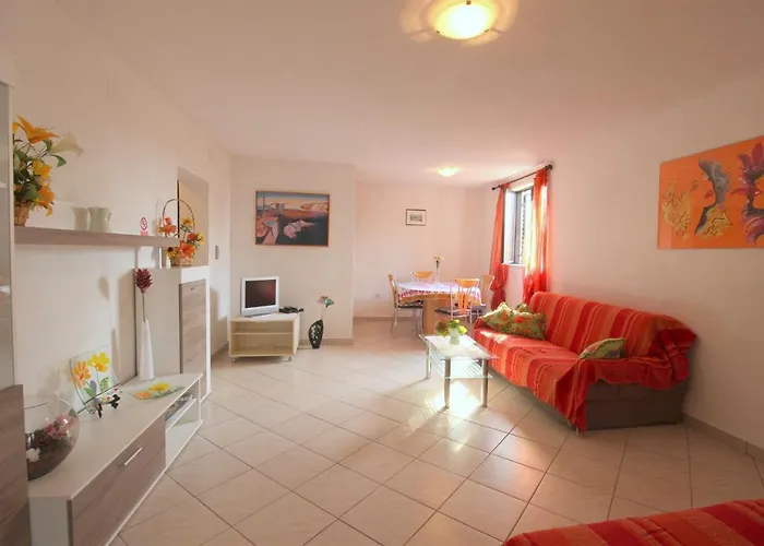 Διαμέρισμα Gianna N2, 600 M From The