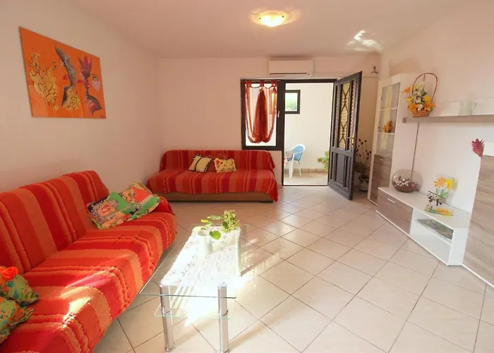 Διαμέρισμα Gianna N2, 600 M From The *