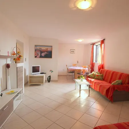 Apartment Gianna N2, 600 M From The