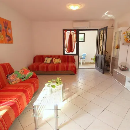 Appartamento Gianna N2, 600 M From The *