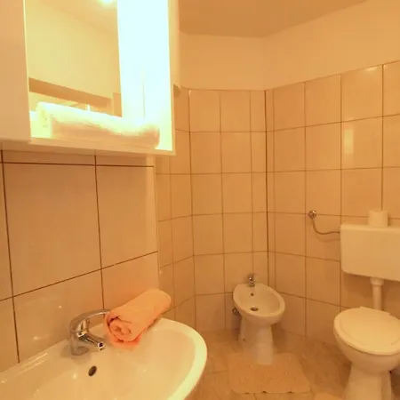 Appartamento Gianna N2, 600 M From The *