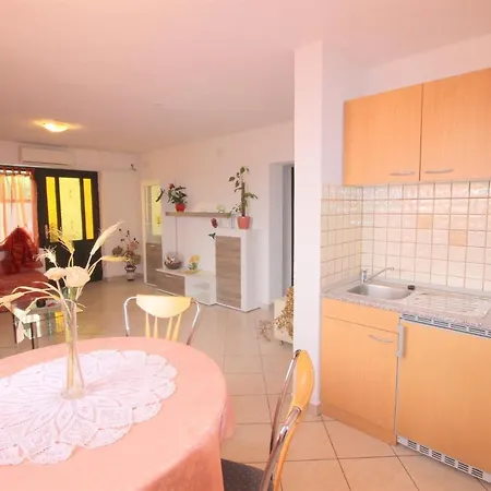 Gianna N2, 600 M From The Appartamento Novigrad Istria